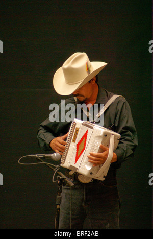 Mexikanische Akkordeonspieler Durchführung in der Casa De La Cultura, Stadt Puebla, Mexiko Stockfoto