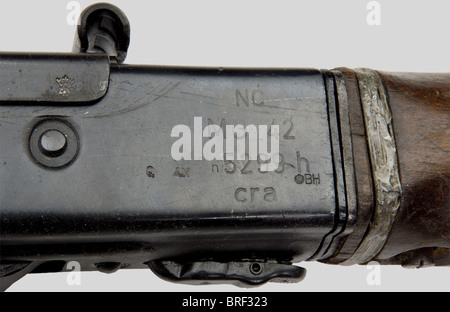 Armes à Feu, Mitrailleuse MG 42, Kaliber 8 x 57, Nr. 5299h, couloir d'alimentation postérieur pour MG 1 non au même numéro, marquage 'CRA' pour 'Maget Maschinen and Gerätebau G.M.B.H. et 'nc M.G 42', poignée bakélite. huitième catégorie. Neutralisierung française nouvelle norme., , Stockfoto