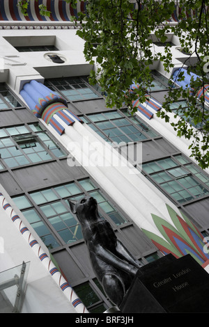 Die berühmten Art déco-architektonischen Wunder, die schwarze Katze Zigarettenfabrik in Hampstead, London. Keine größere London House benannt. Stockfoto