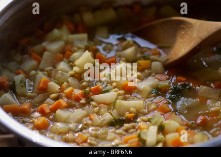 Gerste-Gemüse-Auflauf, close-up Stockfoto