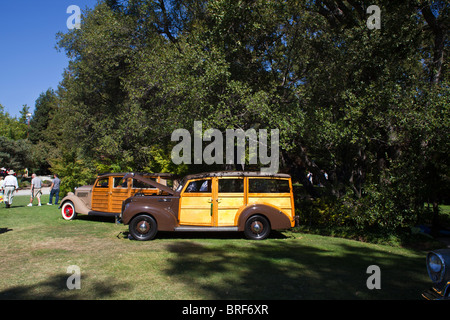 Eine 1932 und 1939 Ford woody Kombis bei 2010 Eisenstein Concours D'elegance Stockfoto