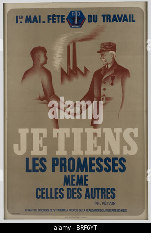 Affiches, affiche en couleurs éditée pour la Fête du Travail instaurée le Premier Mai, figurant le Maréchal Pétain serrant la main d'un ouvrier sur Fond de bâtiment d'usine. 1,20 x 0,82, entoilée et encadrée, , Stockfoto