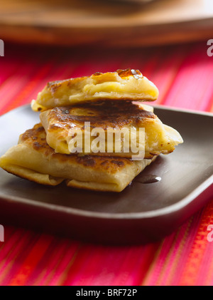 Roti mit Bananen und Honig Stockfoto