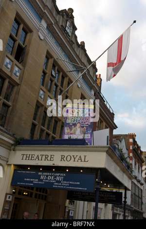 Am 17. Dezember 1910 in Thames Street, Windsor ist das Theatre Royal, ein feines Restaurierung und edwardianischen Gebäude. Stockfoto