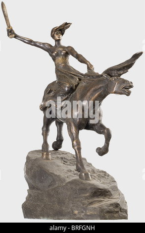 Stephan Franck (1846 - 1922) - Valkyrie., patiniert Bronze Skulptur. Basis mit der Signatur des Künstlers tephan Haydn'. Ca. 1901. 82,5 x 56 cm. Ausdrucksstarke Darstellung einer Walküre. Im Gegensatz zu den bekannten Bronzestatue einer Walküre, die Beethoven im Jahr 1908 erstellt und wird heute in Kopenhagen Churchill Park, Diese weibliche Figur entfernt hält ein Schwert in der rechten Hand anstatt von einem Speer. Diese Veränderung schlägt vor, daß diese Arbeit ergibt sich aus einer früheren Phase. Stephan Franck begann Walküren 1872, 1901 schuf er eine erste Holz scul, Artist's Urheberrecht nicht geklärt zu werden. Stockfoto