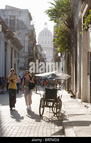 HABANA VIEJA: STRAßENSZENE Stockfoto