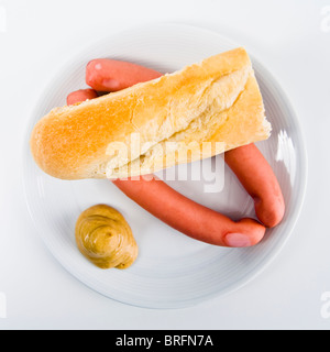 Frankforter Wurst mit Brot und Senf Stockfoto