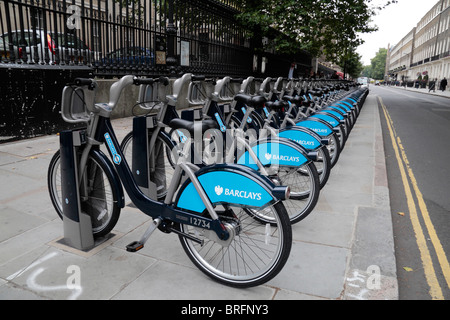 Eine Reihe von Fahrrädern in Bloomsbury, Bestandteil der Barclays Cycle Hire Fahrrad-sharing-Programm in London im Jahr 2010 ins Leben gerufen. Stockfoto