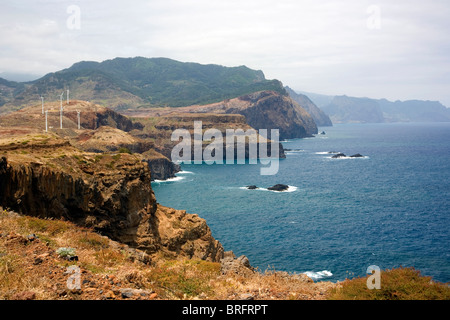 Ponta de São Lourenço - Blick zurück west Windpark und Festland Stockfoto