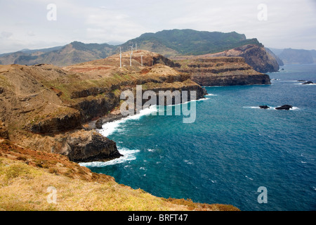 Ponta de São Lourenço - Blick zurück west Windpark und Festland Stockfoto