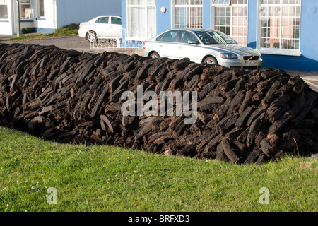 Haufen von Torf oder Torf, in Waterville County Kerry, Irland Stockfoto