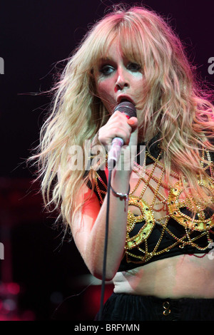 DIANA VICKERS BEIM V FESTIVAL IN HYLANDS PARK, CHELMSFORD, ESSEX AUF SONNTAG, 22. AUGUST 2010 Stockfoto