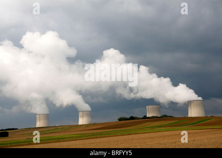 Die Cattenom Kernkraftwerk in Cattenom Gemeinde entlang der Mosel in Frankreich. Stockfoto