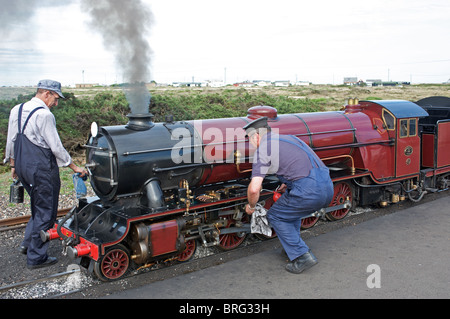 Ein Drittel Skala Dampf Lok 'Hercules' auf der Romney, Hythe und Dymchurch Railway, Dungeness, Kent, England. Stockfoto