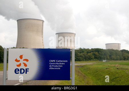 Die Cattenom Kernkraftwerk in Cattenom Gemeinde entlang der Mosel in Frankreich. Stockfoto