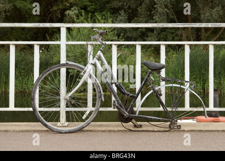 Ein ungesichert abgestellten Fahrrad mit seiner Hinterrad fehlt Stockfoto