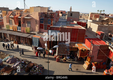 MARRAKESCH: ERHÖHTEN BLICK AUF TEPPICH-SOUK Stockfoto