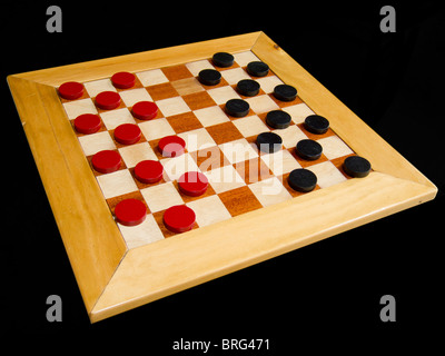 Checker Board mit Dame auf Hintergrund isoliert Stockfoto