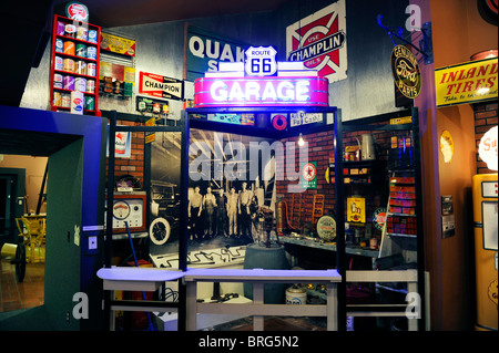 Altmodische Garage Display Route 66 Museum Clinton Oklahoma Stockfoto