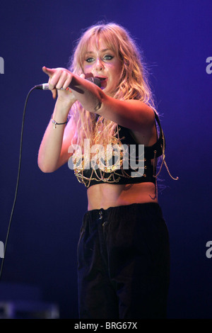 DIANA VICKERS BEIM V FESTIVAL IN HYLANDS PARK, CHELMSFORD, ESSEX AUF SONNTAG, 22. AUGUST 2010 Stockfoto