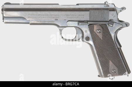 Eine Colt Modell 1911 45 Automatik Pistole, Kaliber .45 ACP, Nr. 86182. Helle Bohrung. 7-Schuss. Hergestellt im Jahr 1914. Links auf der Folie frühe Inschrift mit grassierenden colt, darunter auf Rahmen 'UNITED STATES PROPERTY', rechts 'MODELL DER 1911 U.S. ARMY'. Inspector's Acceptance 'WGP' für Major Walter G. Penfield. Original-Finish mit leichten Gebrauchsspuren. Makellose dunkelbraune Walnussgriffplatten. Richtiges Magazin, im oberen Drittel abgenutzt. Fast neue frühe Militärpistole. Selten in diesem hervorragenden Zustand. Erwerbsscheinpflichtig. Historisch,historisch,1910er,20th Century,USA,U,Additional-Rights-Clearences-not available Stockfoto