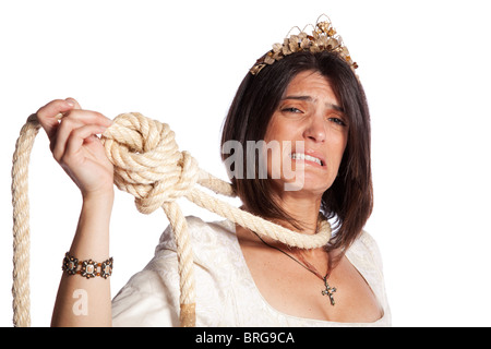 Traurig schöne Braut mit einem hängenden Seil (isoliert auf weiss) Stockfoto