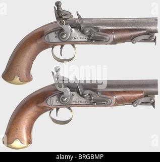 Ein verrostes Paar von Flintlock Pistolen, William und John Rigby, Dublin, um 1825.Smooth Bohrung (etwas entsteint) Fässer im Kaliber 16.5 mm mit unverlierbaren Eisenramprods darunter.Each ist beschriftet "DUBLIN" auf den flachen Spitzen der Fässer mit einer gestempelten Registriernummer.Iron Flintlocks.Frizzens mit Rollen.die Schlossplatten sind gestempelt, "W & J RIGBY" Möbel.Länge von je 26 cm.im original Samt gefütterten Holzkoffer mit Messingverstärkungen an den Rändern und umfangreichem Zubehör.auf der Insi befindet sich ein Papierfirmenetikett,Zusatzrechte-Abgaben-nicht verfügbar Stockfoto