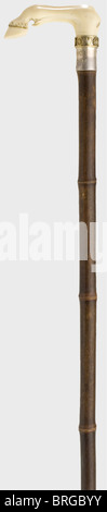 Herzogin Sophie von Hohenberg(1868 - 1914),ein Spazierstock mit Elfenbeingriff aus Schloss Konopisch Elfenbeingriff fein gestrickt in Form eines Pferdebeines. Silberner Kragen mit einem 'SH'-Monogramm unter einer königlichen Krone, mit 'Juni 1904 Konopischt' auf der Rückseite unter einem dekorativen Band, das abwechselnd Blüten und Herzen trägt. Dunkelbrauner Bambus-Schaft mit einer Eisenferrule. Länge 90.5 cm.,historisch,historisch,1910er,20. Jahrhundert,19. Jahrhundert,Objekt,Objekte,Stills,Ausschneiden,Ausschneiden,Ausschneiden,Ausschneiden,Bildende Kunst,Kunst,zusätzliche-Rechte-Clearences-nicht verfügbar Stockfoto