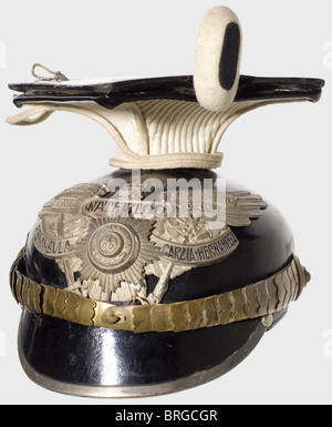 Eine czapka für einen Sergeant-Major, im König Uhlan Regiment (1. Hannoveraner) Nr. 13 Totenkopf mit hellem Craquelure, silbernen Befestigungen, Platte mit der Waterloo-Rolle, und gekräutschten Metallköpfen auf Offizierskokaden. Schweißband und braun geripptes Seidenfutter. Größe 56. Das Regiment führte die Traditionen des Hannoverschen Rettungsregiments fort, das wiederum auf das 1. Schwere Dragoon-Regiment zurückgeht, das 1803 von George III. In der deutschen Legion des Königs aufgezogen wurde.,historisch,historisch,19. Jahrhundert,Uniform,Uniformen,Kleidungsstück,Kleidung,Outfit,o,Zusatzrechte-Clearenzen-nicht verfügbar Stockfoto