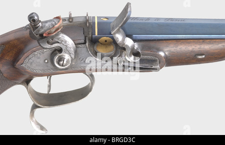 Ein verrostes Paar Flintlock Pistolen, Franz Ulrich, Bern, um 1800. Achteckige, leicht überflutete (reblued) Läufe mit Lackbrechern und Micronut-Rifling im Kaliber 12 mm. Eine goldgefüllte Markierung (Stöckel, Nr. 8382)auf der Kammer jeder Waffe. Verschachelte silberne Frontsicht, die Spitzen der Fässer sind eingraviert 'Ulrich a Berne'. Goldfarbene Belüftungsöffnungen. Flintlocks mit wasserdichten Pfannen, Frizzens mit Rollen und zusätzliche Unterschriften. Single Set Trigger. Walnusshalbschäfte mit karierten Hintern und leicht gravierten Eisenmöbeln. Länge von je 38 cm. In einem Ersatz, zusätzliche-Rechte-Clearences-nicht verfügbar Stockfoto