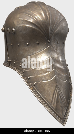 Ein Maximilian Jousting Sallet, deutsch im Stil von 1510 Schädel schön in einem Stück mit flachen gerillten Kamm gebildet.die Rückseite des Kopfes ist gerillt.Lining Löcher mit Paaren von dekorativen Eisen Rosetten.Closable Visier mit Feder-beladenen Haken auf der linken Seite.Augenschlitz mit Flansch.Halsschutz gleiten auf fünf lames.There ist ein Gerollt, durchbrochene dekorative Fries auf dem Rand gesetzt.Höhe 23 cm.Länge 49 cm.Hochwertige Platte Rüstung aus der frühen Zeit der historischen,Repliken,vermutlich aus dem Winkelmayr Shop in Wien.,historisch,historisch,16. Jahrhundert,de,zusätzliche-Rechte-Clearences-nicht verfügbar Stockfoto