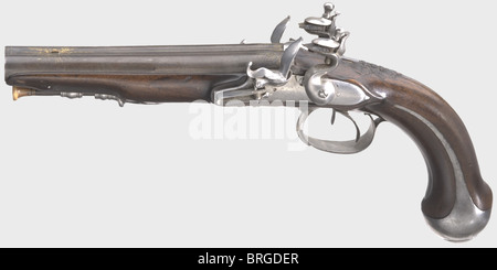 Ein Paar doppelarrelierte Flintlock Pistolen, Frankreich, um 1780. Side-by-Side-Laufkessel mit glatter Bohrung im Kaliber 15 mm mit Lackbreechblocks. Jedes hat eine Messingfrontsichtung auf den Sichtung Wohnungen. Ornamentale Gravur mit Überresten von Gold Inlay auf Fang und Breech zusammen mit gestempelten ovalen Marken mit zwei Palmwedel (St. Etienne?) glatte Flintlocks. Walnussschäfte mit etwas Schnitzerei. Eisenmöbel. Länge von je 35 cm. Historisch, historisch, 18. Jahrhundert, Zivilhandfeuerwaffe, Zivilhandfeuerwaffen, Handfeuerwaffen, Waffen, Waffen, Waffen, zusätzliche-Rechte-Clearences-nicht verfügbar Stockfoto