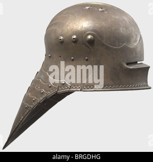 Ein Maximilian Jousting Sallet, deutsch im Stil von 1510 Schädel schön in einem Stück mit flachen gerillten Kamm gebildet.die Rückseite des Kopfes ist gerillt.Lining Löcher mit Paaren von dekorativen Eisen Rosetten.Closable Visier mit Feder-beladenen Haken auf der linken Seite.Augenschlitz mit Flansch.Halsschutz gleiten auf fünf lames.There ist ein Gerollt, durchbrochene dekorative Fries auf dem Rand gesetzt.Höhe 23 cm.Länge 49 cm.Hochwertige Platte Rüstung aus der frühen Zeit der historischen,Repliken,vermutlich aus dem Winkelmayr Shop in Wien.,historisch,historisch,16. Jahrhundert,de,zusätzliche-Rechte-Clearences-nicht verfügbar Stockfoto