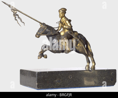 Galoppierender kosak, eine Bronze-Miniatur, 19. Jahrhundert EINE Statue eines Galoppierenden Kosaken mit Lanze und Shashqa. Bronzefigur. Der Reiter, die Waffe und der Zaum sind separat befestigt. Reste von Vergoldung und schwarze Farbe für das Pferd. Die Figur ist auf einem schwarzen Marmorsockel montiert. Höhe der Figur ca. 86 mm., historisch, historisch, Menschen, 19. Jahrhundert, Objekt, Objekte, Stills, Ausschneiden, Ausschneiden, Ausschneiden, Ausschneiden, Skulptur, Skulpturen, Statuette, Figur, Figuren, Statuetten, Bildende Kunst, Kunst, Mann, Männer, männlich, Additional-Rights-Clearences-nicht vorhanden Stockfoto