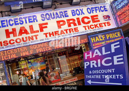 Leicester Square Box Office, halber Preis und Rabatt Theater Kassenhäuschen, London, England Stockfoto