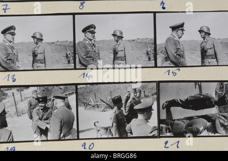 General der Flieger Friedrich Christiansen(1879 - 1972),drei Alben mit ca. 7000 Fotografien unveröffentlichte Privatfotos im Kleinbildformat,40 x 25 mm aus seiner Zeit als Wehrmachtskommandant in den Niederlanden. Nicht in chronologischer Reihenfolge. Die Alben haben später Ringordner, (einige lose). Darunter sind Fotos von Besuchen von Hermann Göring, Albert Speer und Generälen aller Branchen, wie z.B. Demmelhuber, Galland, Milch, Udet, Sperrle, Wolfram von Richthofen, sowie von Ritterkreuz-, NSFK- und NSKK-Führern, Diplomaten, etc. Inspecti,Additional-Rights-Clearences-Not Available Stockfoto