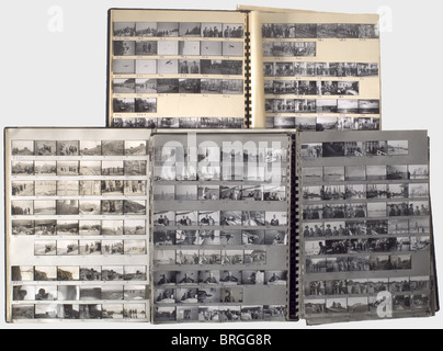 General der Flieger Friedrich Christiansen(1879 - 1972),drei Alben mit ca. 7000 Fotografien unveröffentlichte Privatfotos im Kleinbildformat,40 x 25 mm aus seiner Zeit als Wehrmachtskommandant in den Niederlanden. Nicht in chronologischer Reihenfolge. Die Alben haben später Ringordner, (einige lose). Darunter sind Fotos von Besuchen von Hermann Göring, Albert Speer und Generälen aller Branchen, wie z.B. Demmelhuber, Galland, Milch, Udet, Sperrle, Wolfram von Richthofen, sowie von Ritterkreuz-, NSFK- und NSKK-Führern, Diplomaten, etc. Inspecti,Additional-Rights-Clearences-Not Available Stockfoto