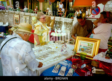 Straßenmarkt in Antibes an der französischen Riviera Stockfoto