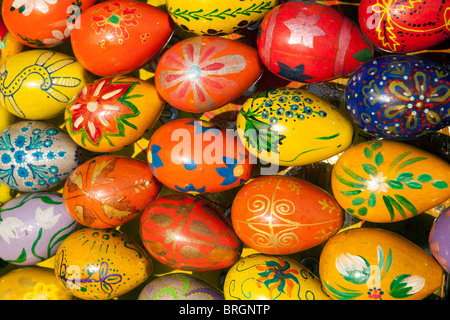 Nahaufnahme eines ukrainischen Ostereier (Pysanky) an der Kiewer Höhlenkloster (1015) in Kiew, Ukraine Stockfoto