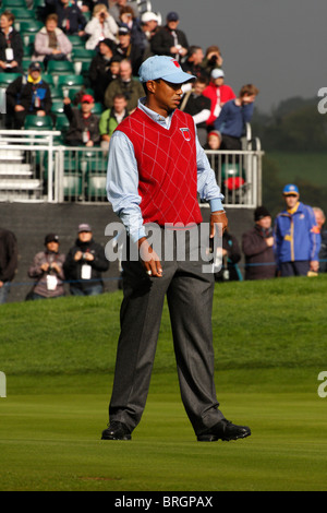 Amerikanischen Golfer Tiger Woods auf dem ersten Trainingstag 2010 Ryder Cup, Celtic Manor, Newport, Wales Stockfoto