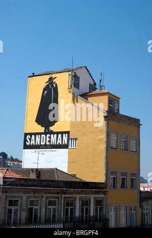 Sandeman-Logo auf einem Buinding in Porto, Portugal Stockfoto