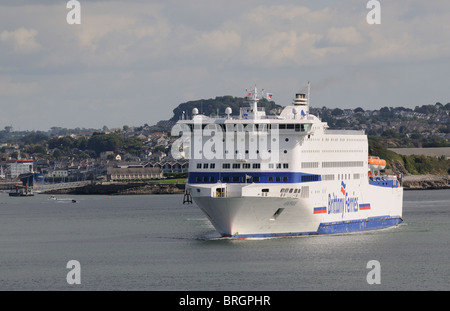 MV Armorique ferry eine Roro Brittany Ferries Unternehmen eingehende Plymouth Ferry Terminal am Plymouth Sound Devon England hier zu sehen Stockfoto