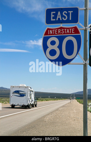 Interstate 80 Straßenschild im nordöstlichen Nevada, USA. Stockfoto