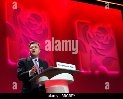 ED Kugeln MP ARBEITSPARTEI 29. September 2010 MANCHESTER Stadtzentrum von MANCHESTER ENGLAND Stockfoto