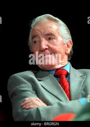 DENNIS SKINNER MP ARBEITSPARTEI 29. September 2010 MANCHESTER Stadtzentrum von MANCHESTER ENGLAND Stockfoto