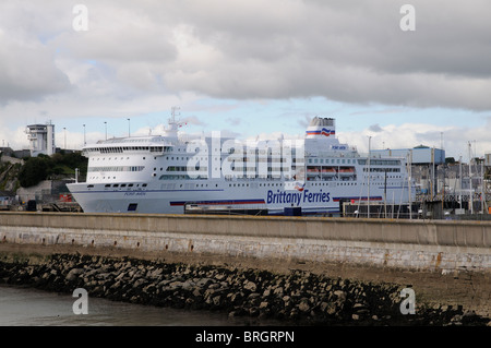 MV Pont Aven eine Roro Brittany Ferries Fähre Unternehmen Flaggschiff festgemacht Plymouth South Devon England UK Stockfoto