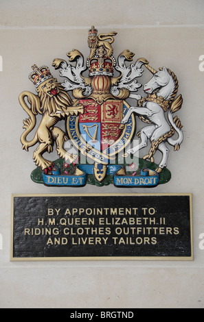 Das offizielle Wappen des Vereinigten Königreichs Großbritannien und Nordirland. Savile Row, London, UK. Stockfoto