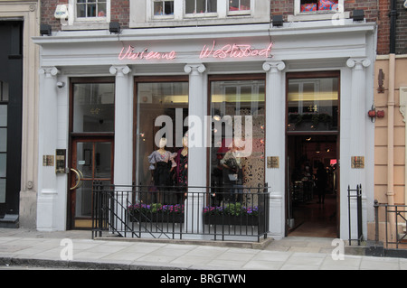 Ladenfront von Vivienne Westwood Bekleidungsgeschäft auf Conduit Street, London, UK. Stockfoto