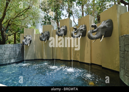 Reich verzierten Brunnen im Mandalay Bay Resort und Casino-Pool-Bereich. Stockfoto