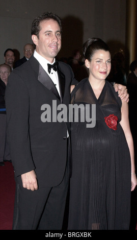 Jerry Seinfeld und seine Frau Jessica Sklar Seinfeld eingeben im Kennedy Center vor der Mark Twain Award für Carl Re Stockfoto